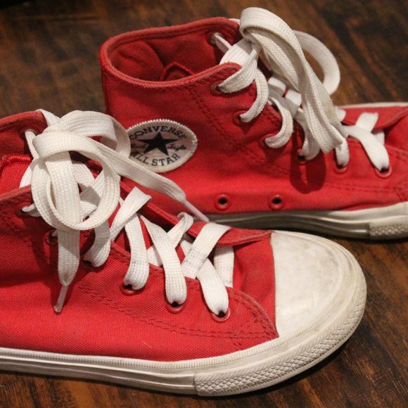 Converse Red High Top Sneakers Size 1Y - Picture 3 of 4